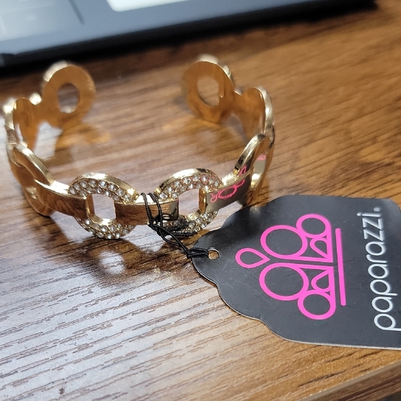 Paparazzi Gold Tone Link Bracelet with Sparkling Accents - Picture 1 of 2